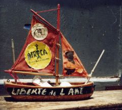 Interleukine 2 baffo on the sail of the Plexus Liberte de l'Art boat by Brundu, 1988
